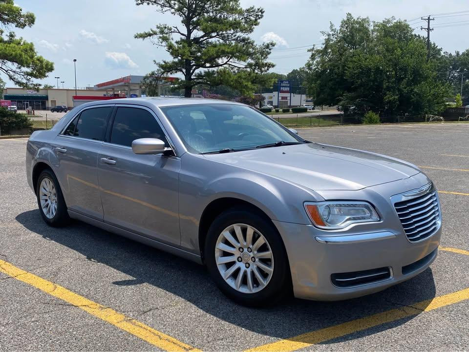 2014 Chrysler 300 Base photo 4