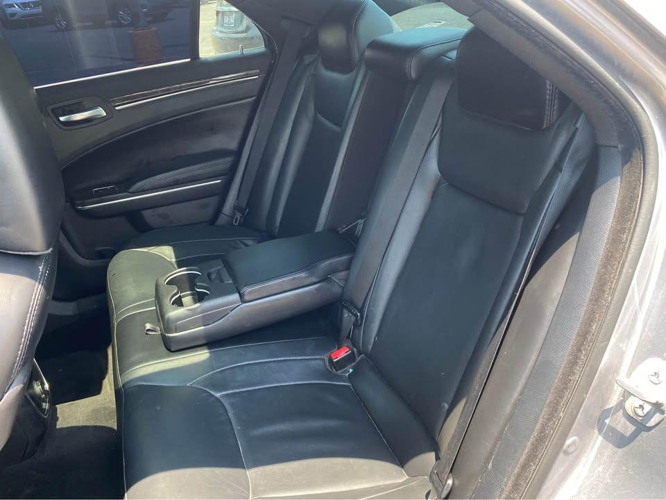 2014 Chrysler 300 Base photo 11