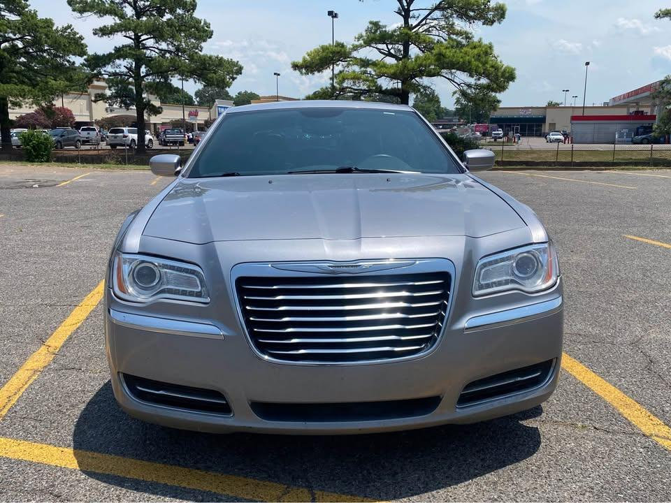 2014 Chrysler 300 Base photo 3