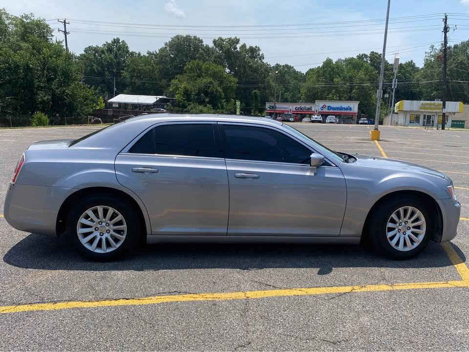 2014 Chrysler 300 Base photo 7