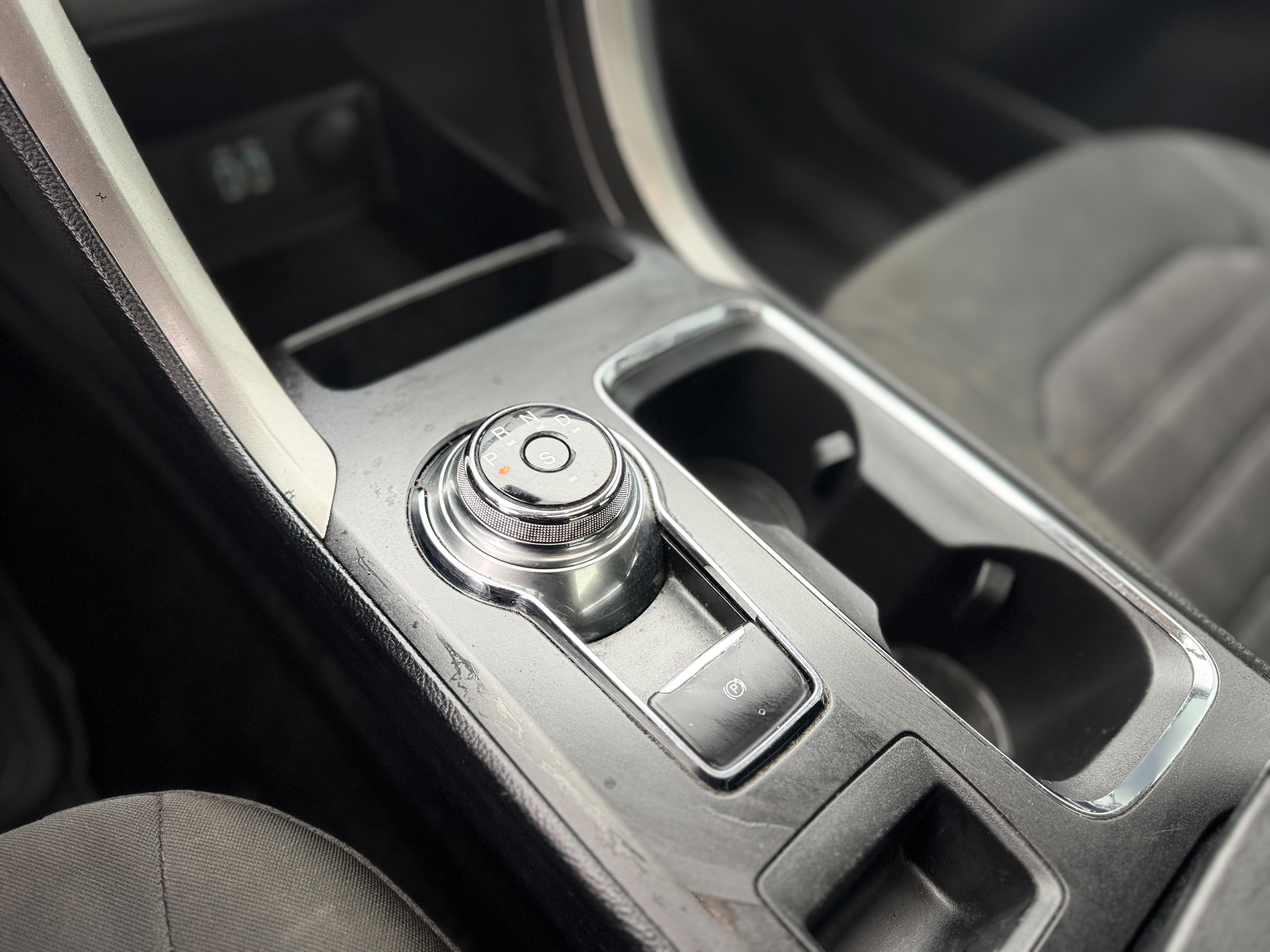 2020 Ford Fusion SE photo 13