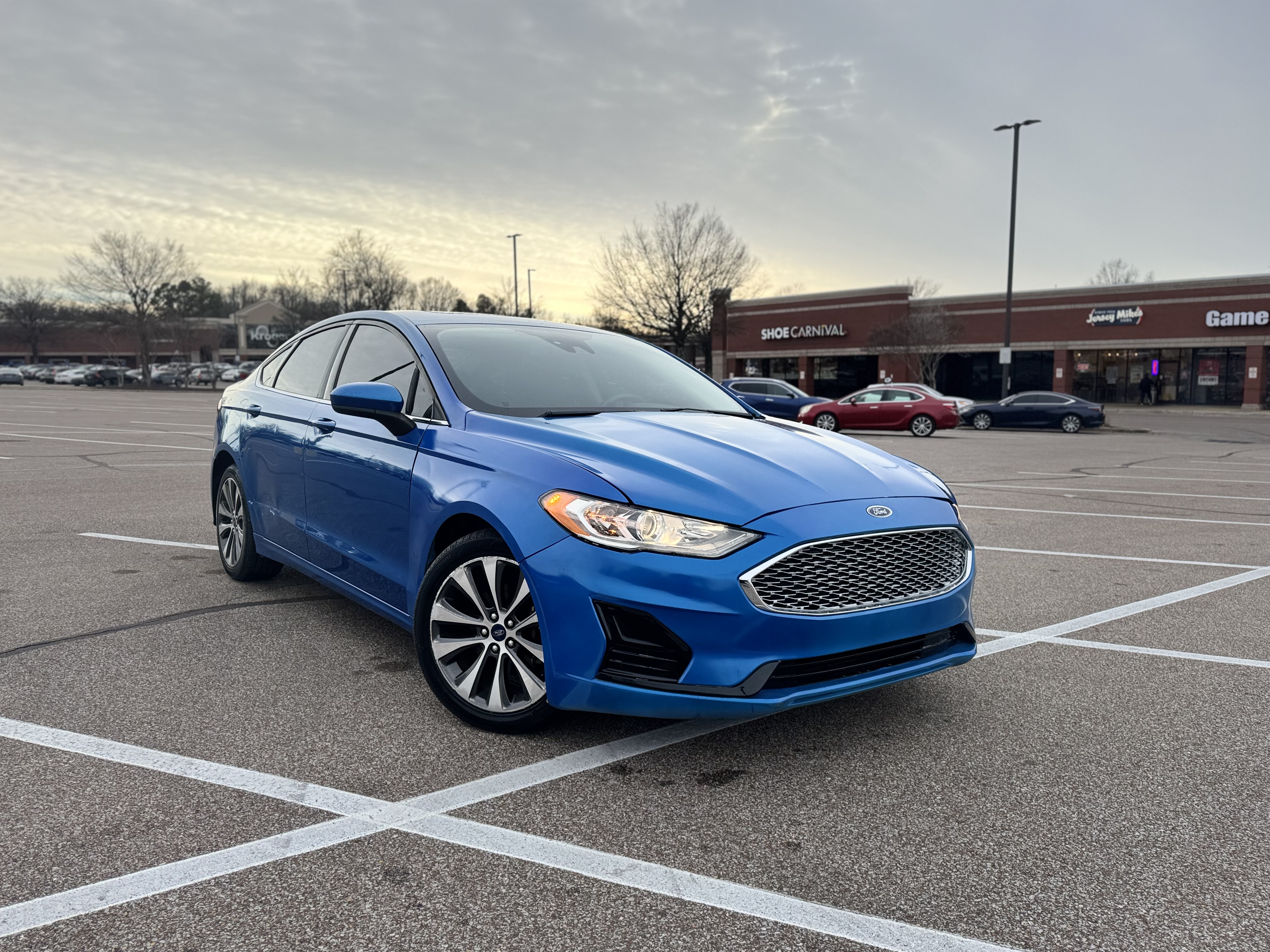 2020 Ford Fusion SE photo 3