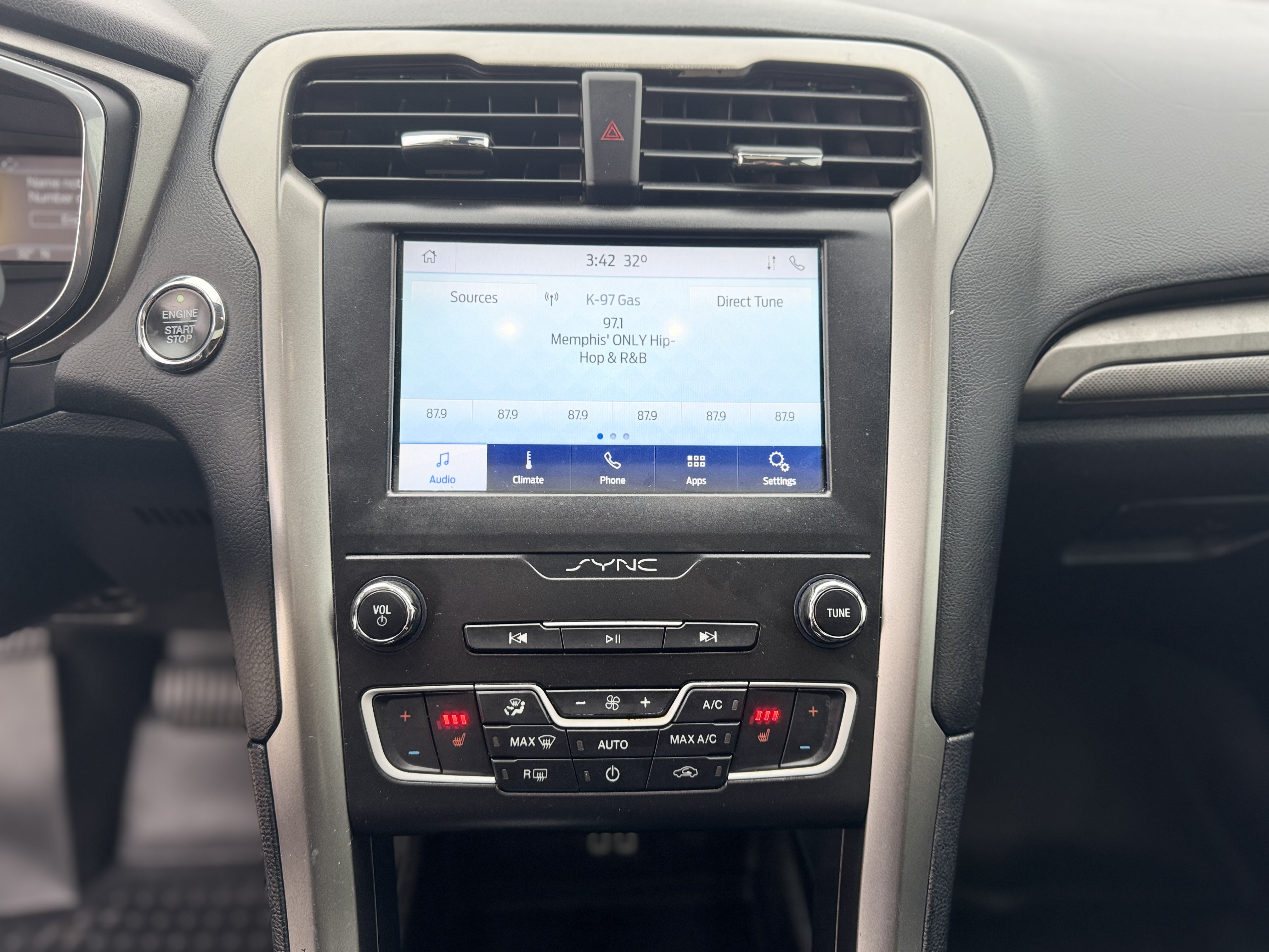 2020 Ford Fusion SE photo 12