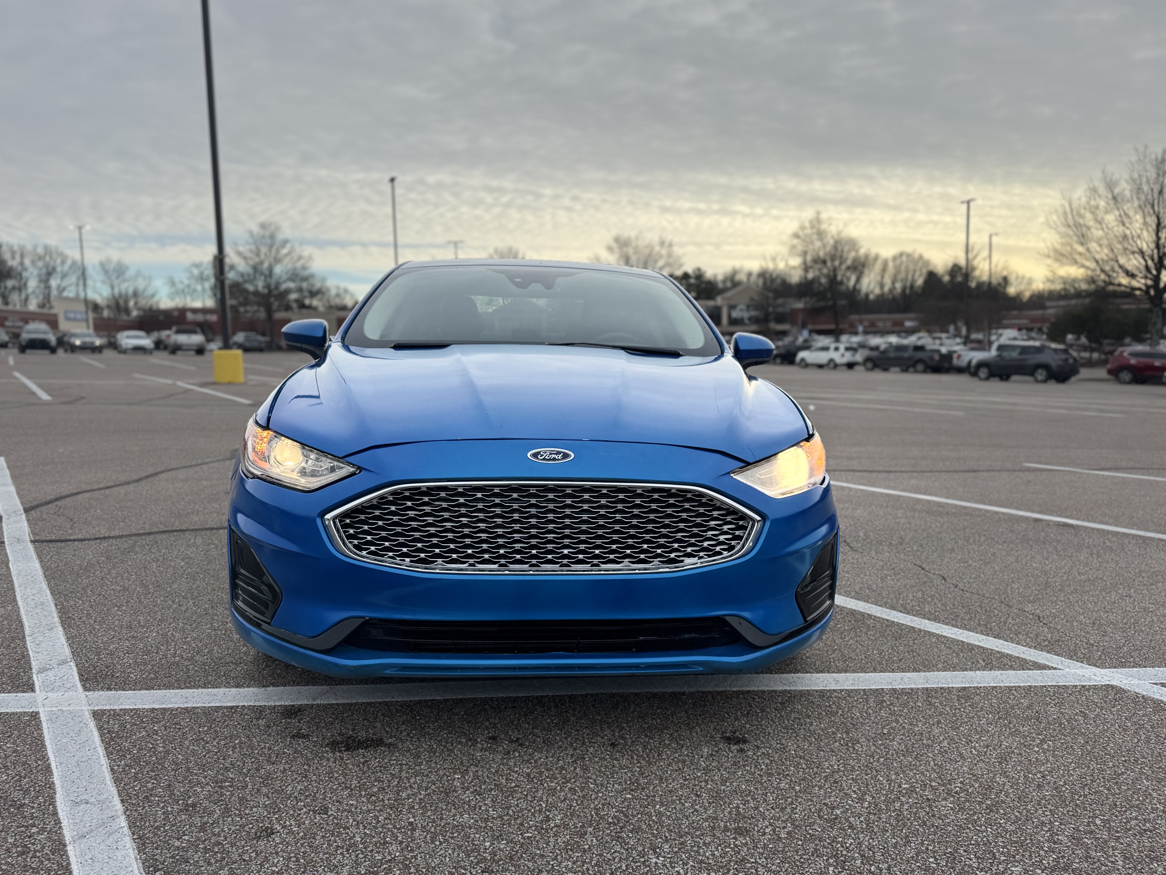 2020 Ford Fusion SE photo 2