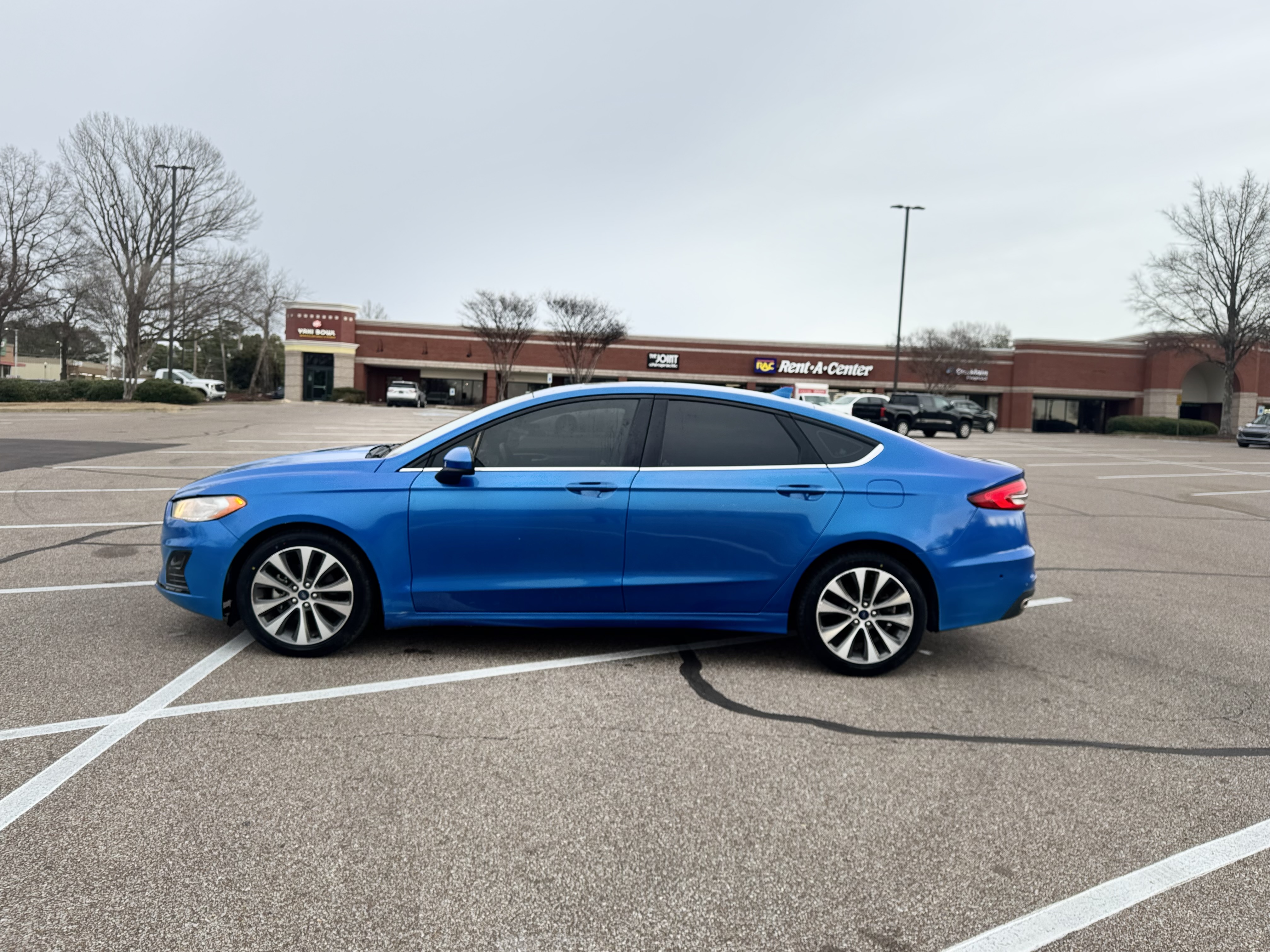 2020 Ford Fusion SE photo 5