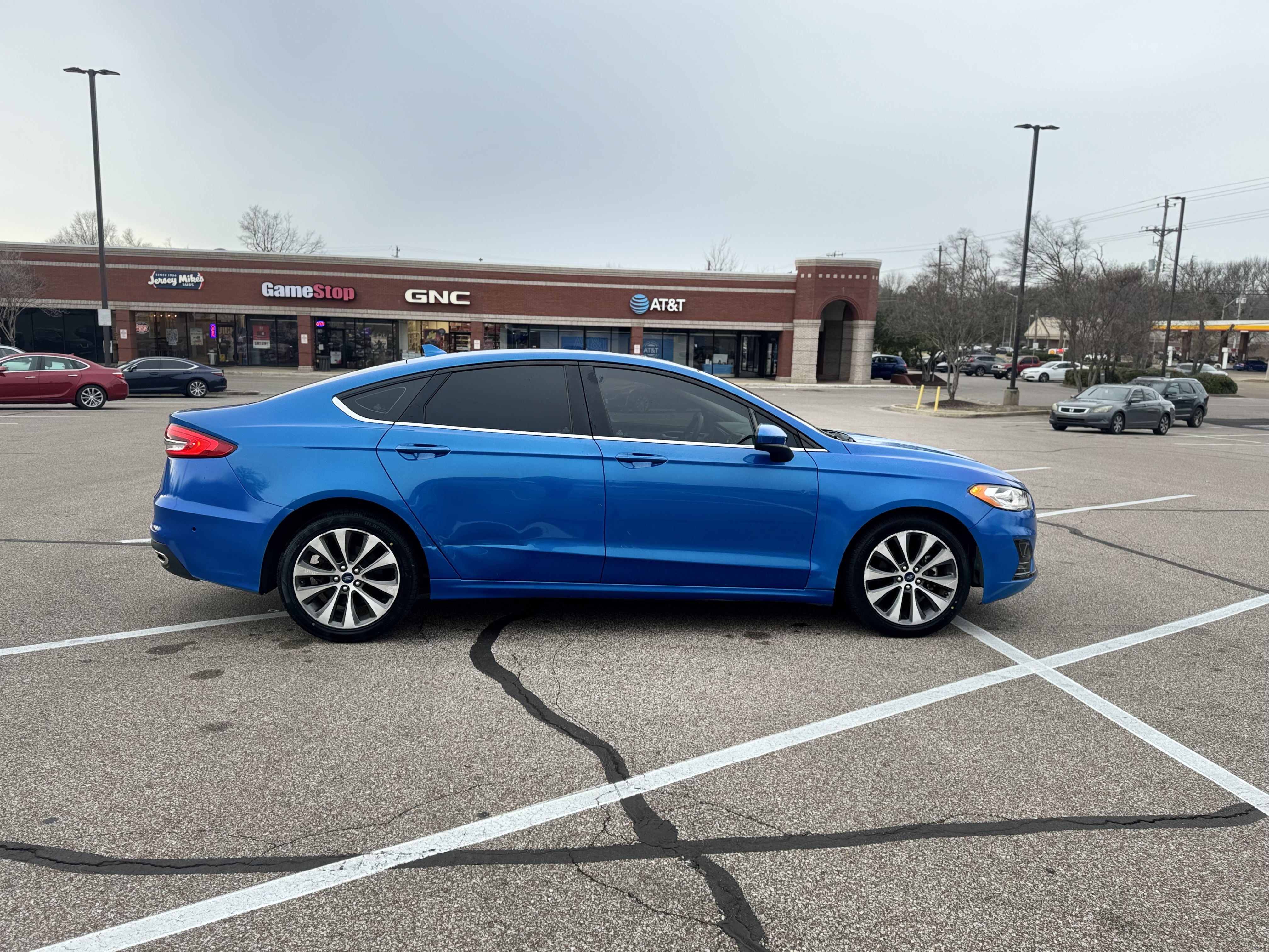 2020 Ford Fusion SE photo 4
