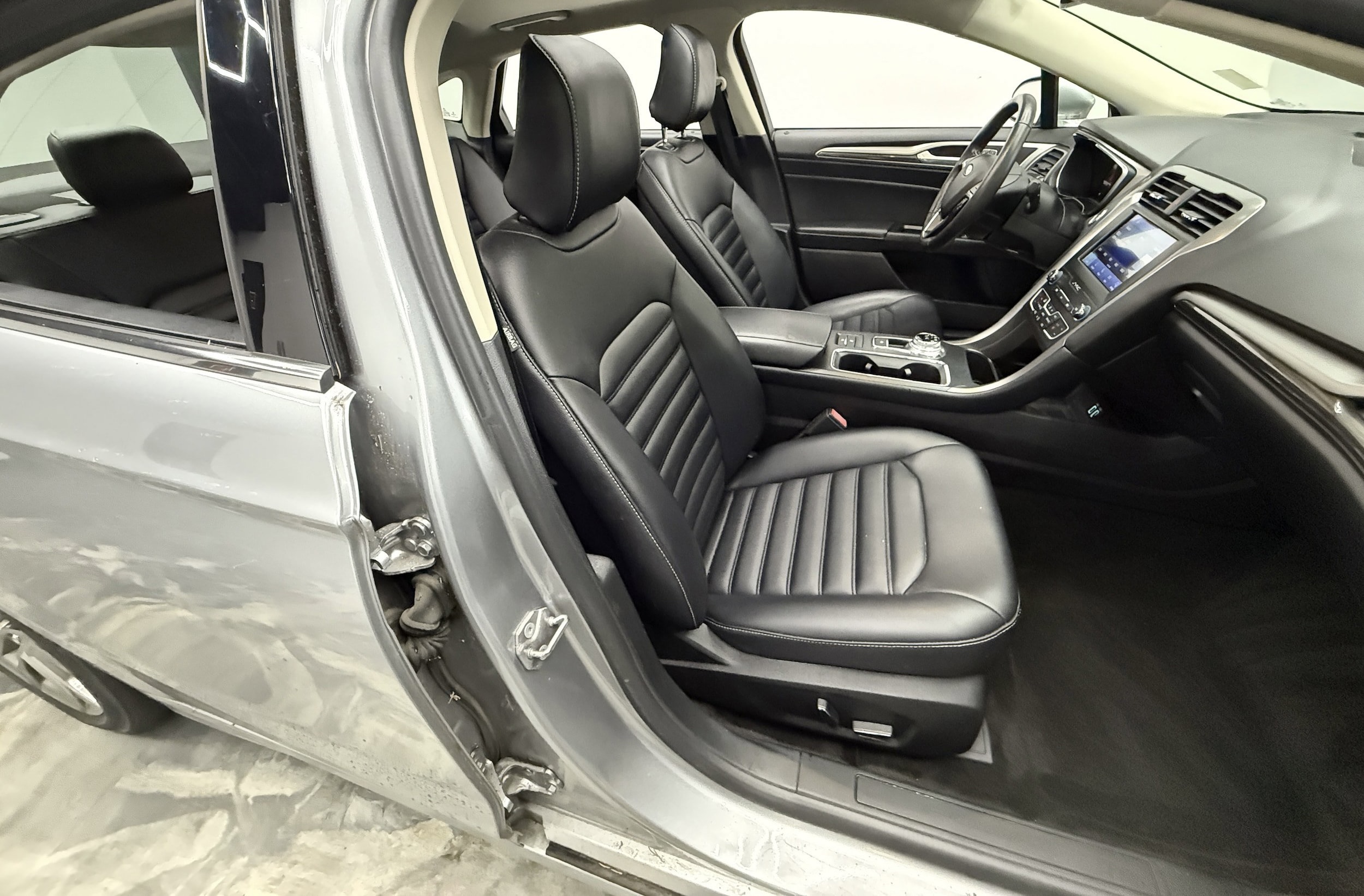 2020 Ford Fusion SEL photo 12