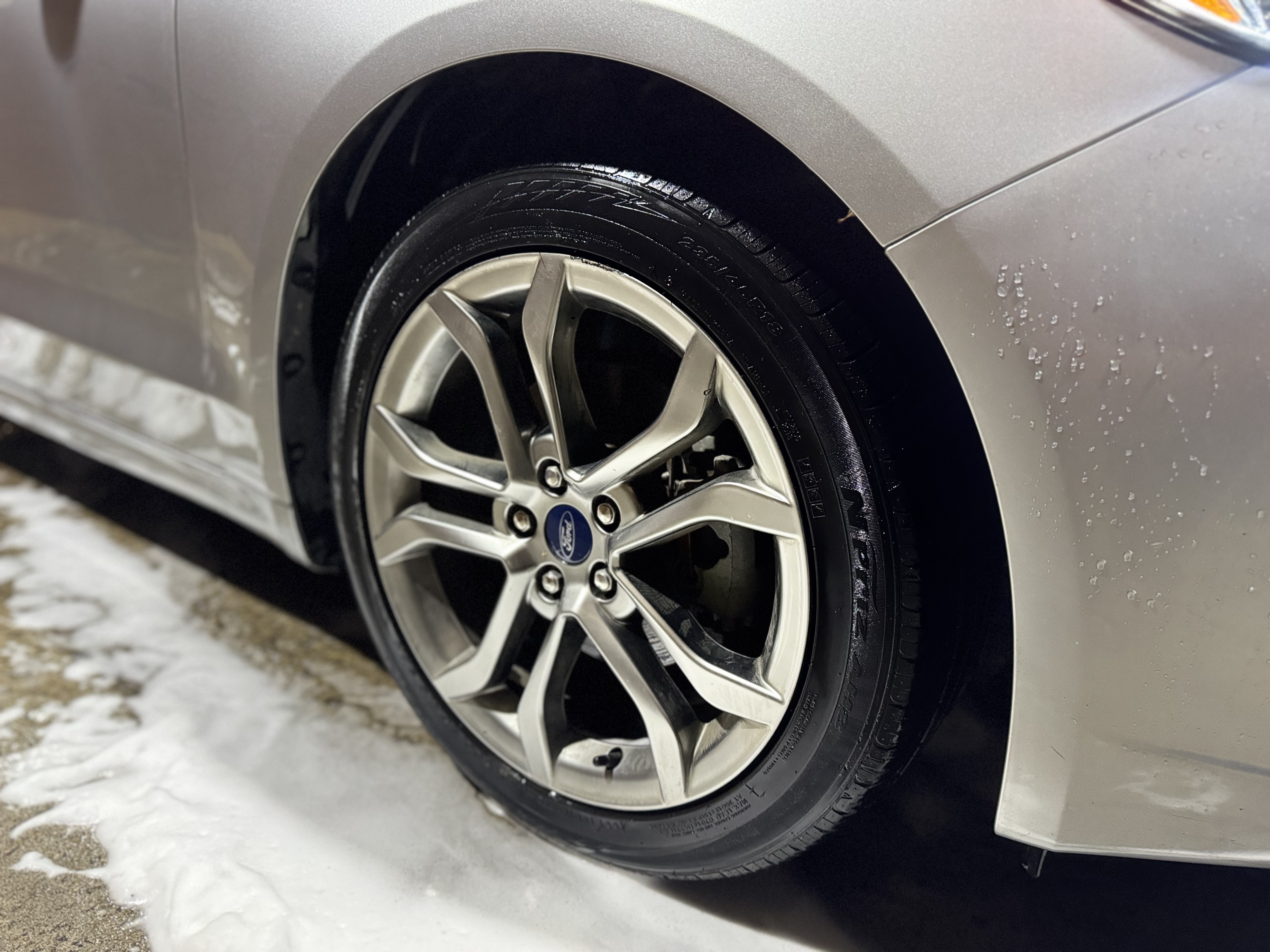 2020 Ford Fusion SEL photo 9