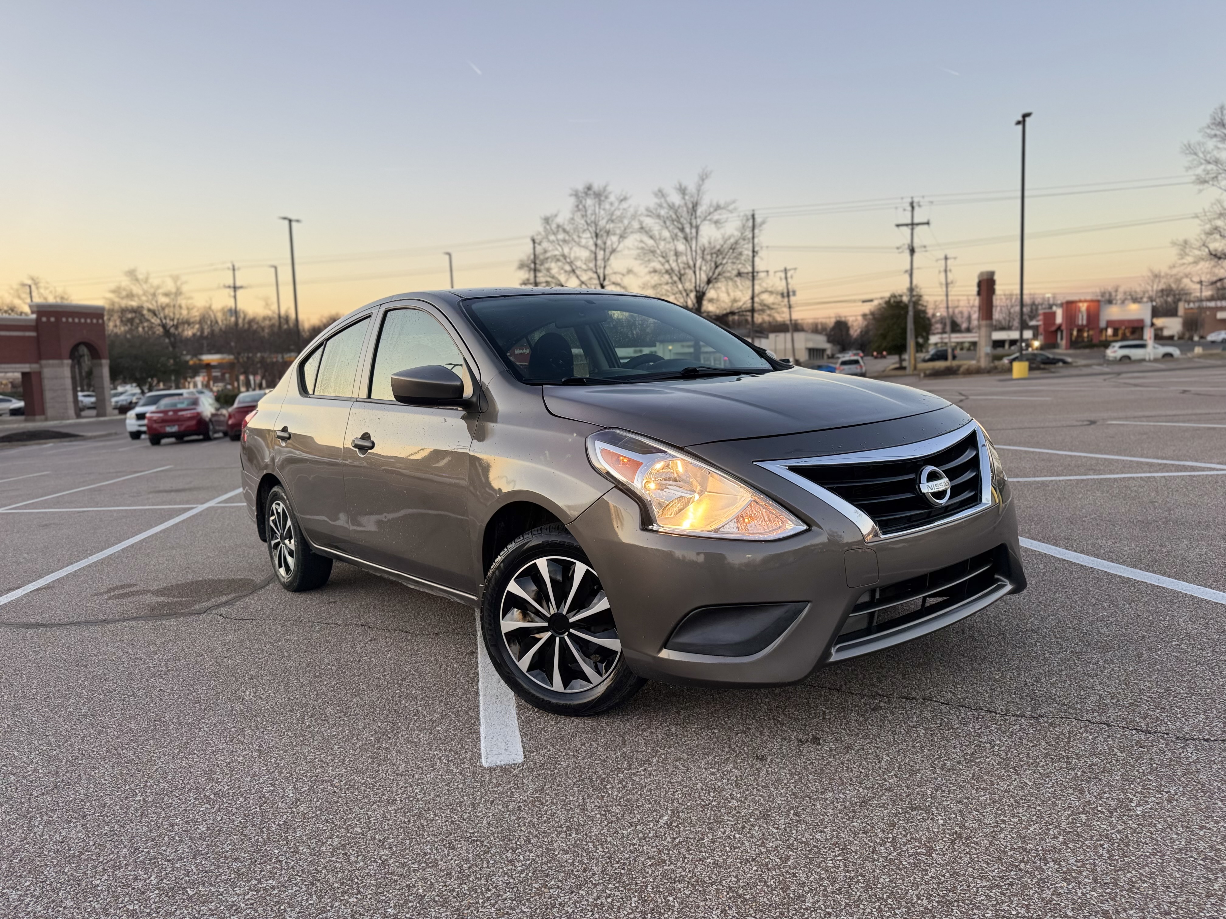 2016 Nissan Versa S Plus photo 3