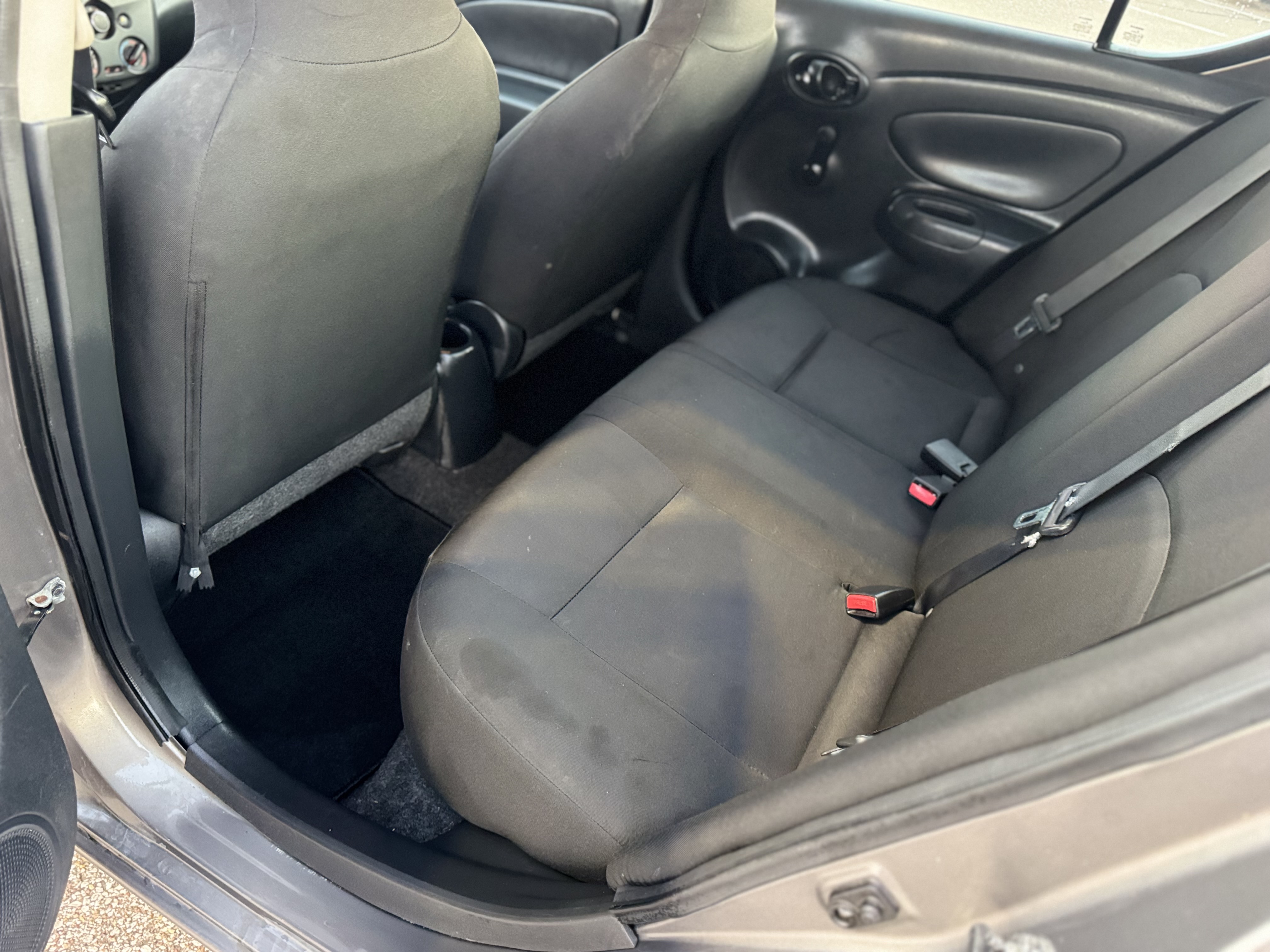 2016 Nissan Versa S Plus photo 13