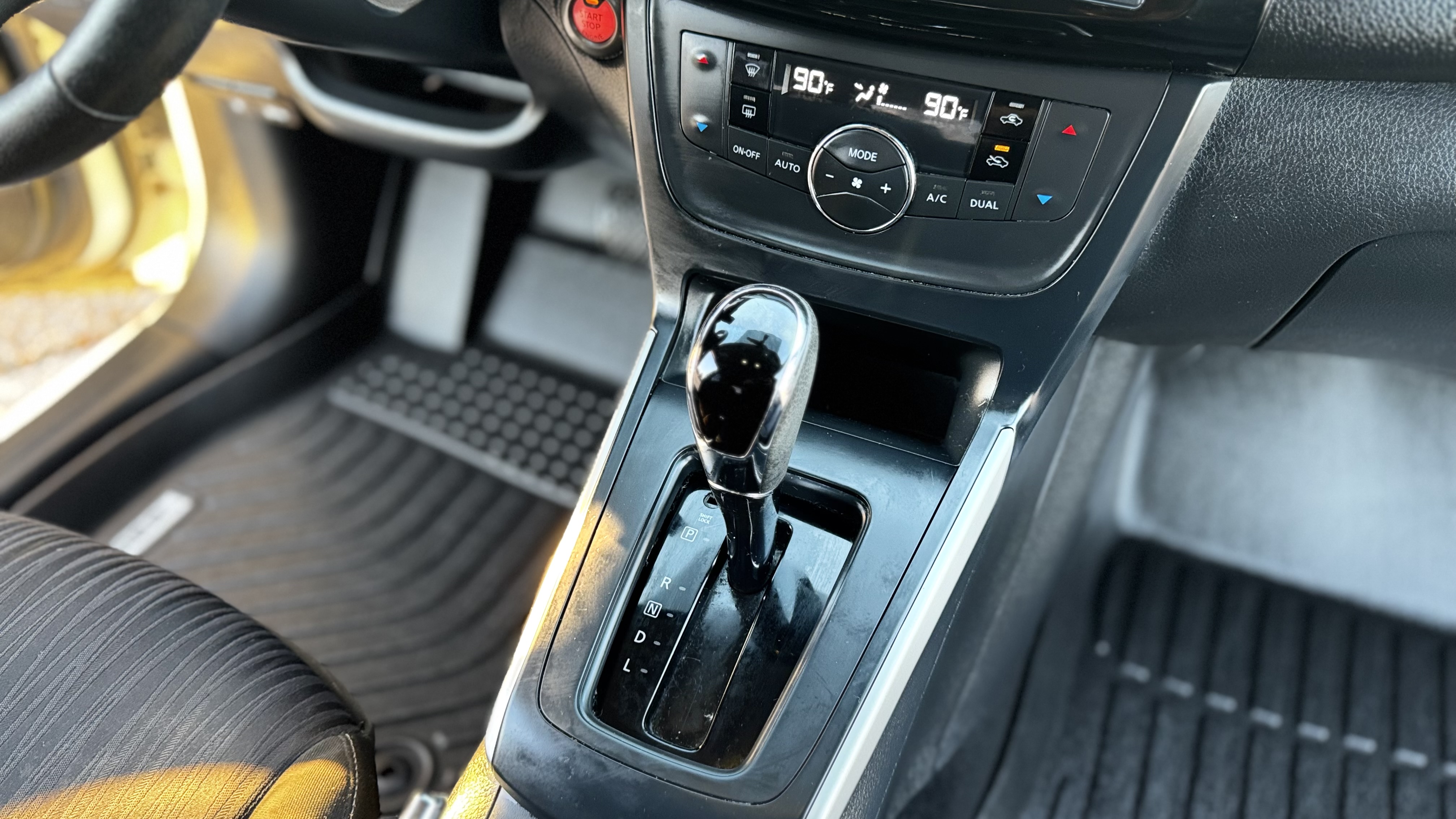 2019 Nissan Sentra SV photo 17