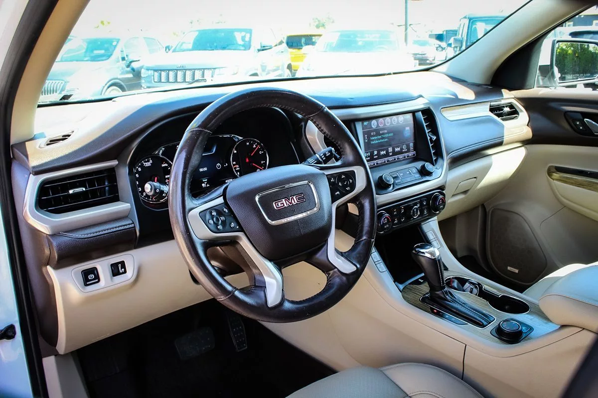 2017 GMC Acadia Denali photo 15