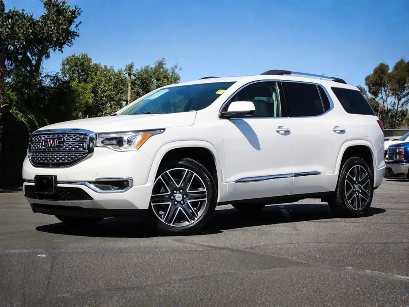 2017 GMC Acadia Denali photo 2