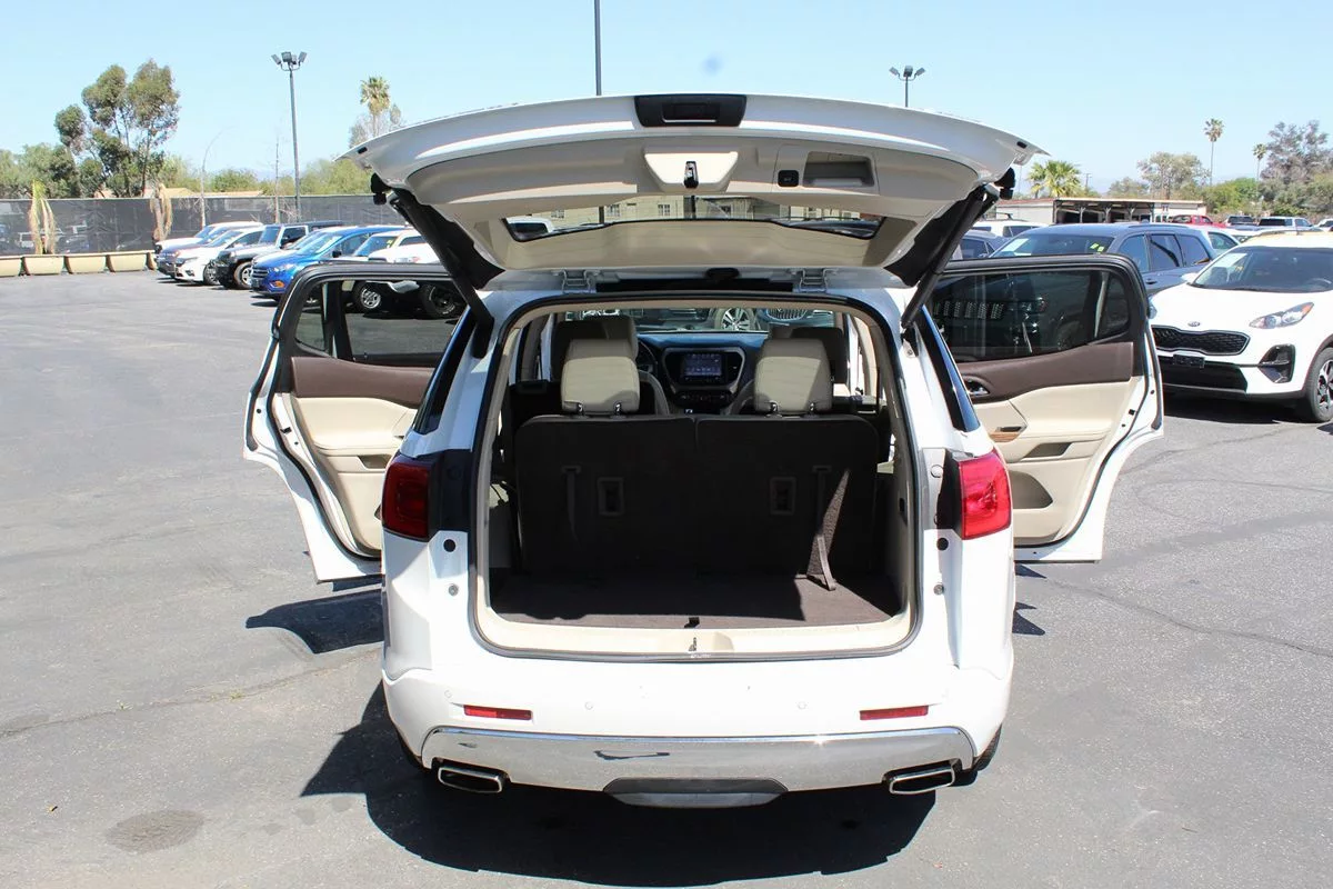 2017 GMC Acadia Denali photo 11