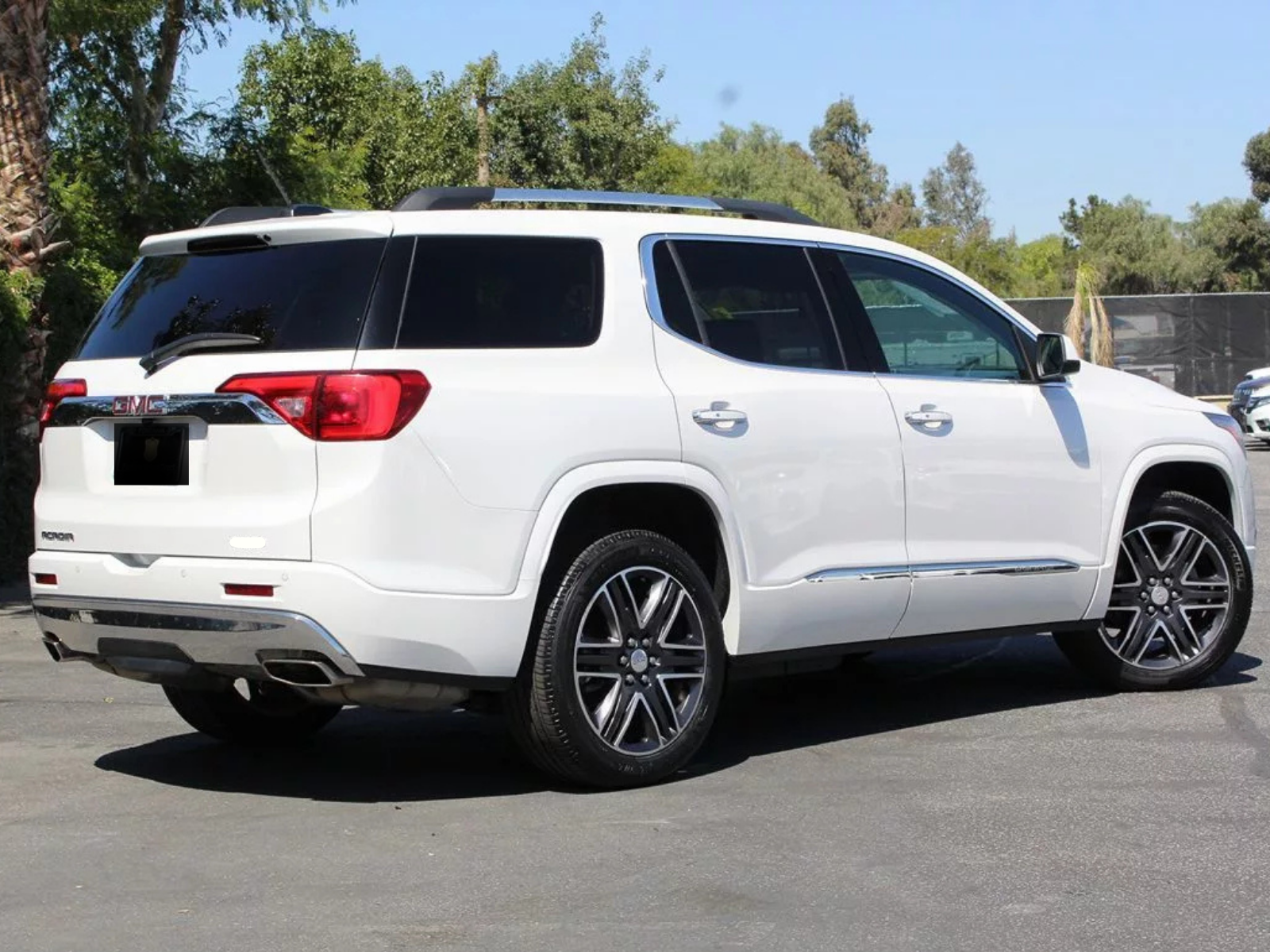2017 GMC Acadia Denali photo 3