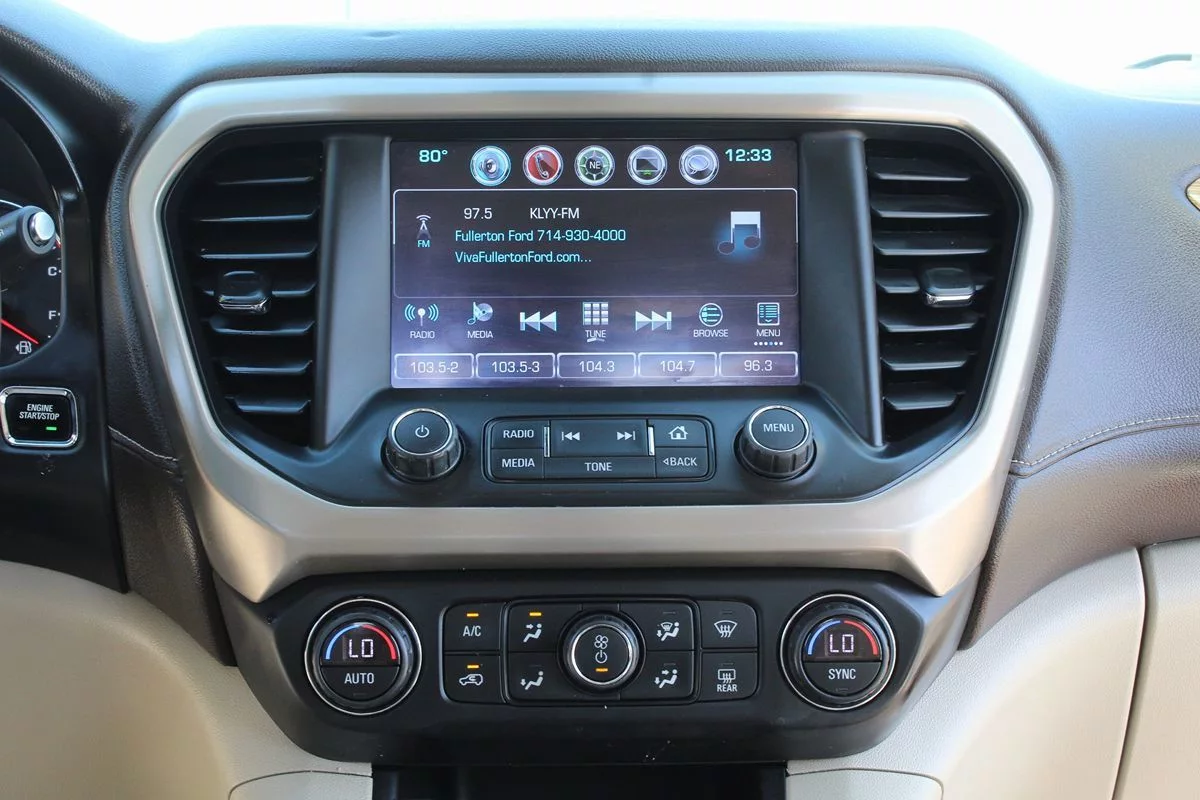 2017 GMC Acadia Denali photo 10
