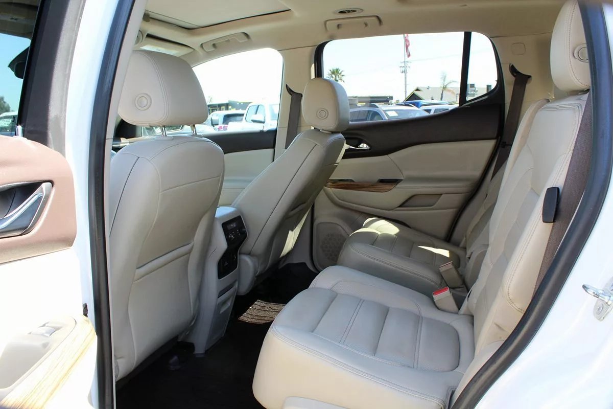 2017 GMC Acadia Denali photo 13