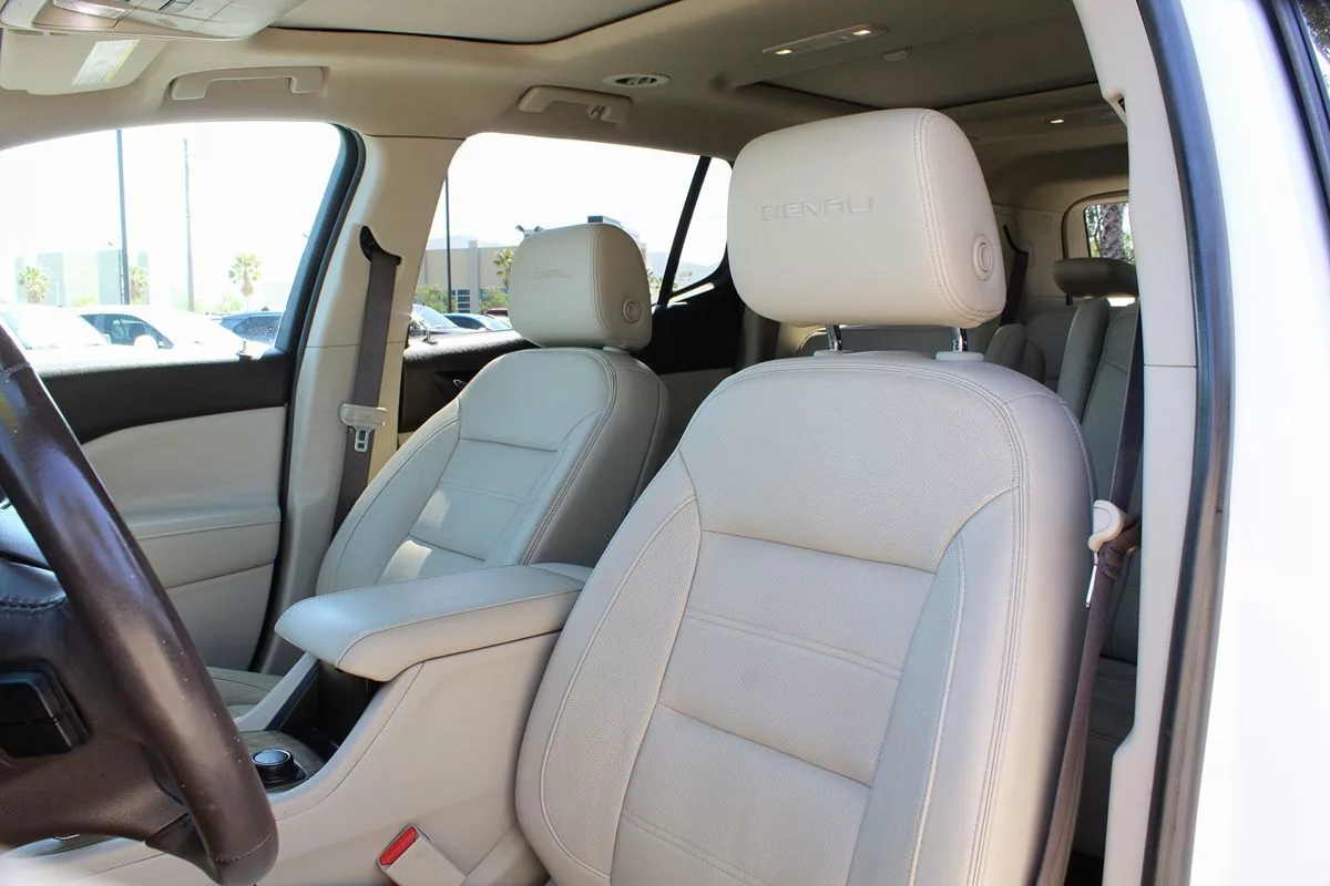 2017 GMC Acadia Denali photo 14