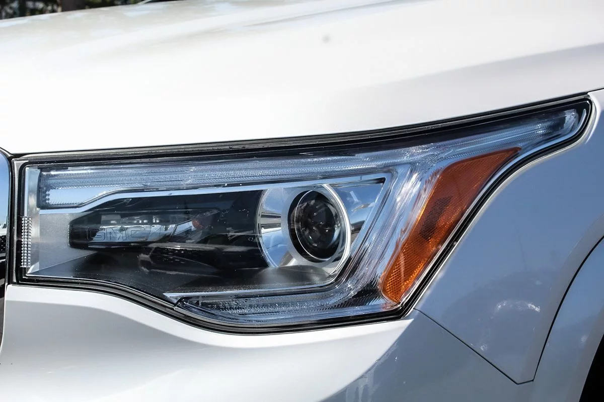 2017 GMC Acadia Denali photo 18