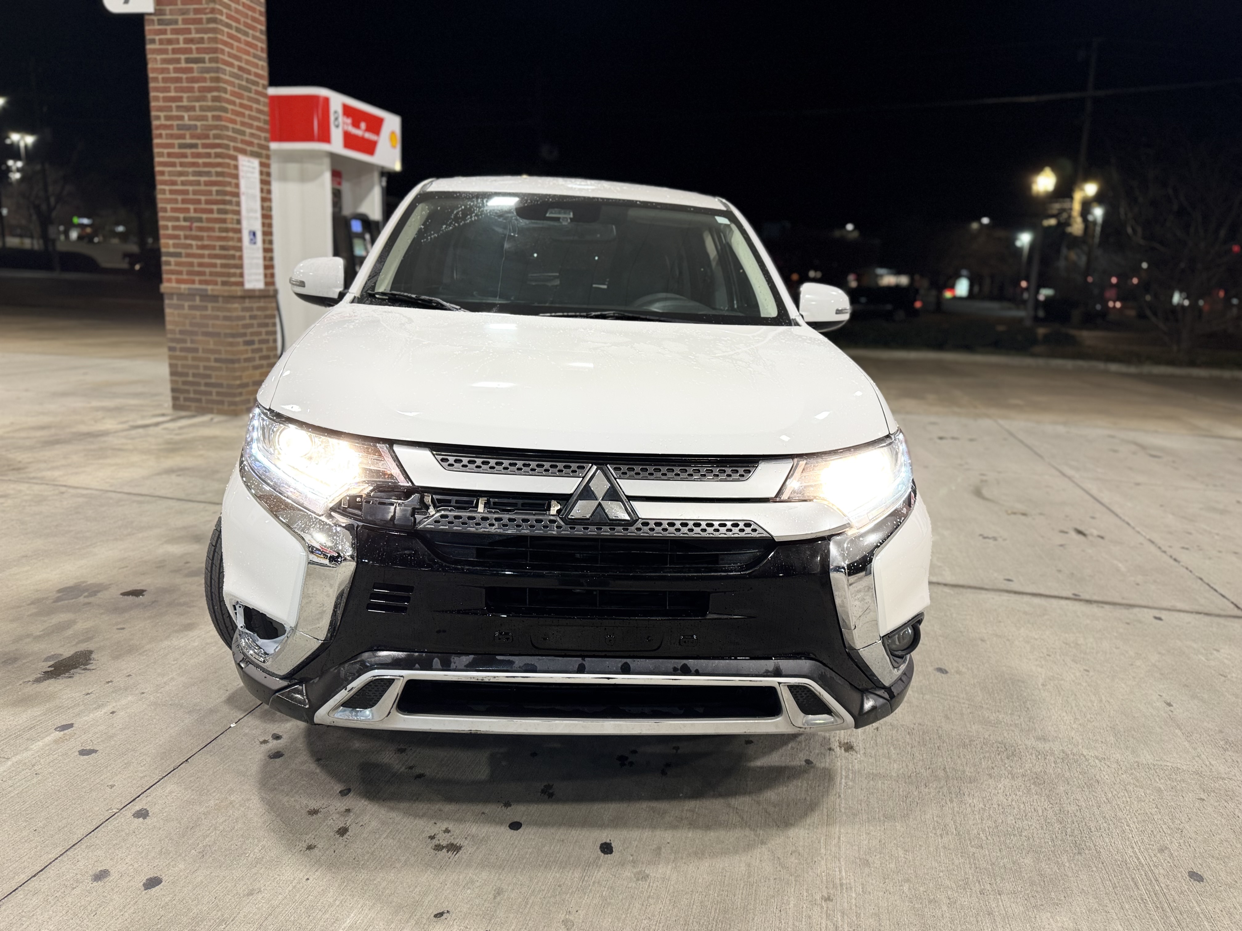 2020 Mitsubishi Outlander SE photo 2
