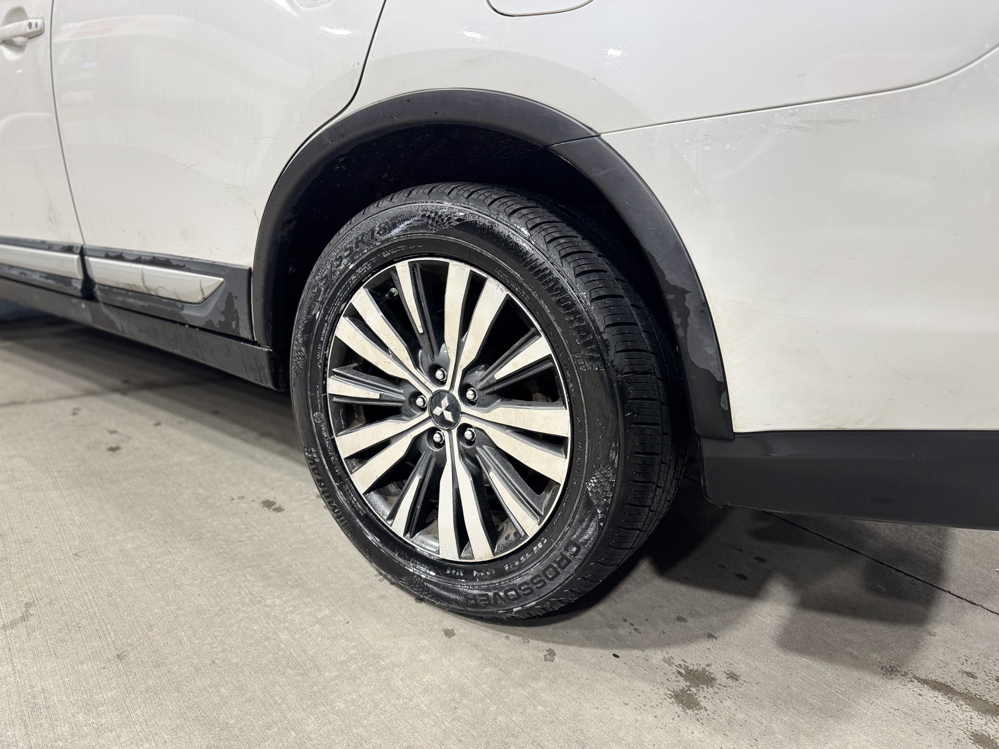 2020 Mitsubishi Outlander SE photo 9