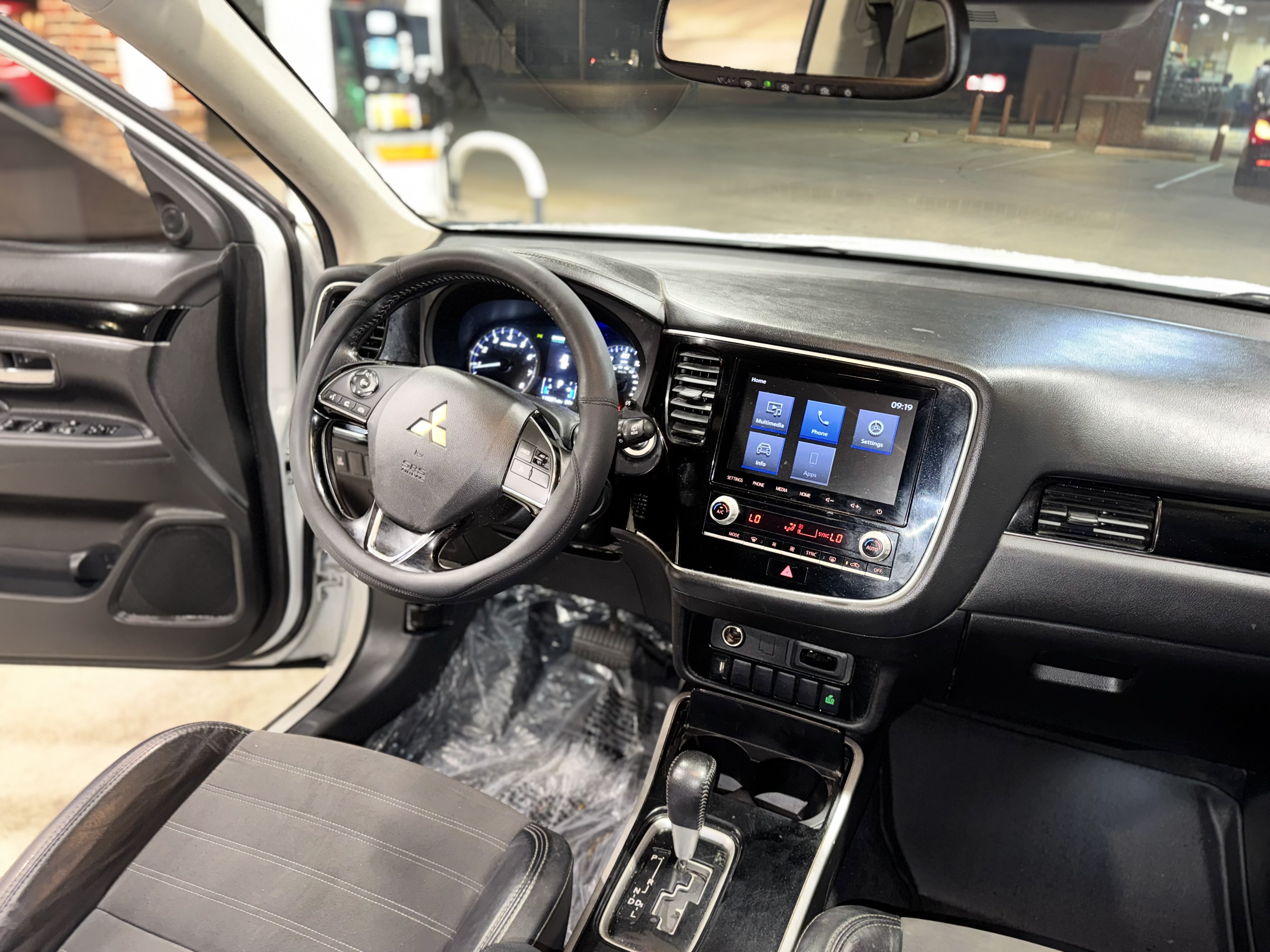 2020 Mitsubishi Outlander SE photo 17
