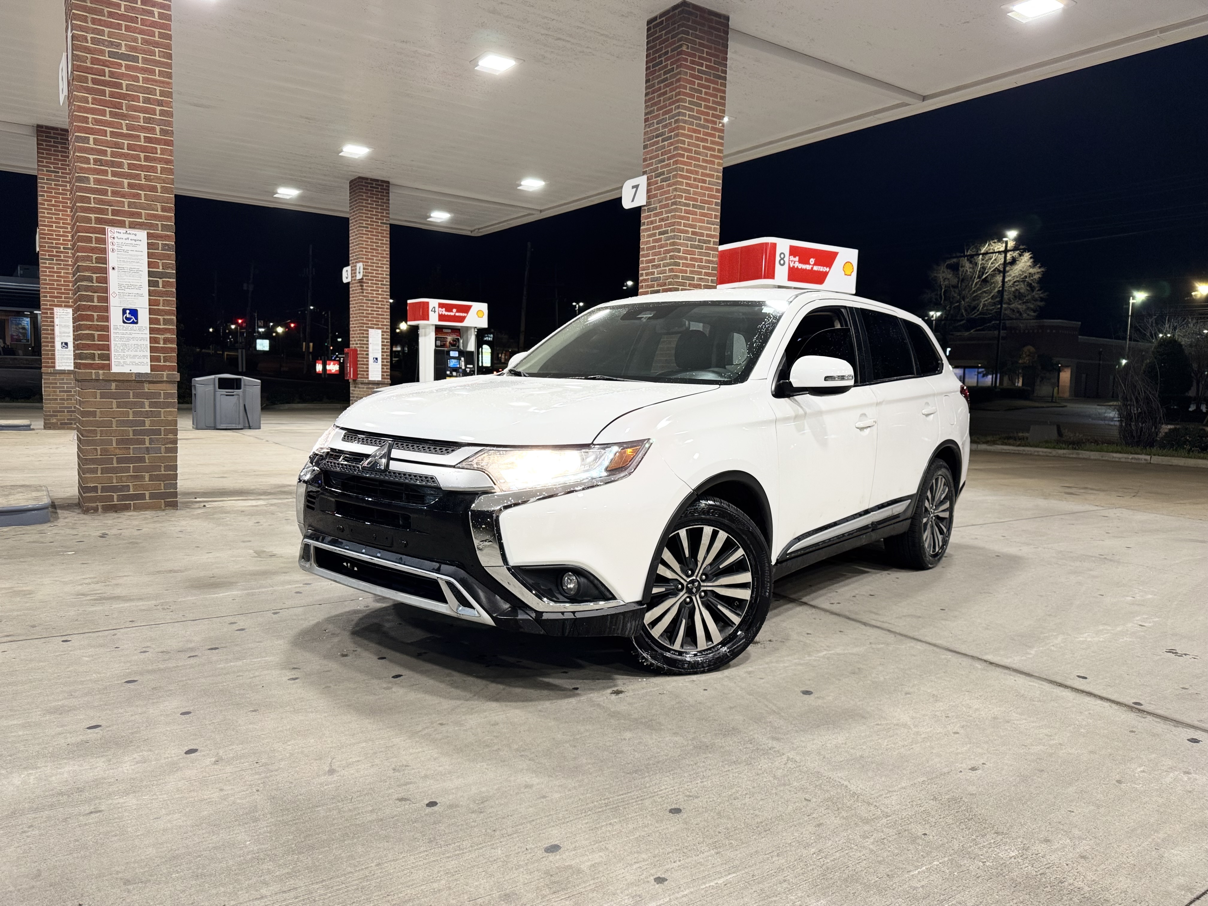 White 2020 Mitsubishi Outlander SE available for week-by-week lease at NextDrive