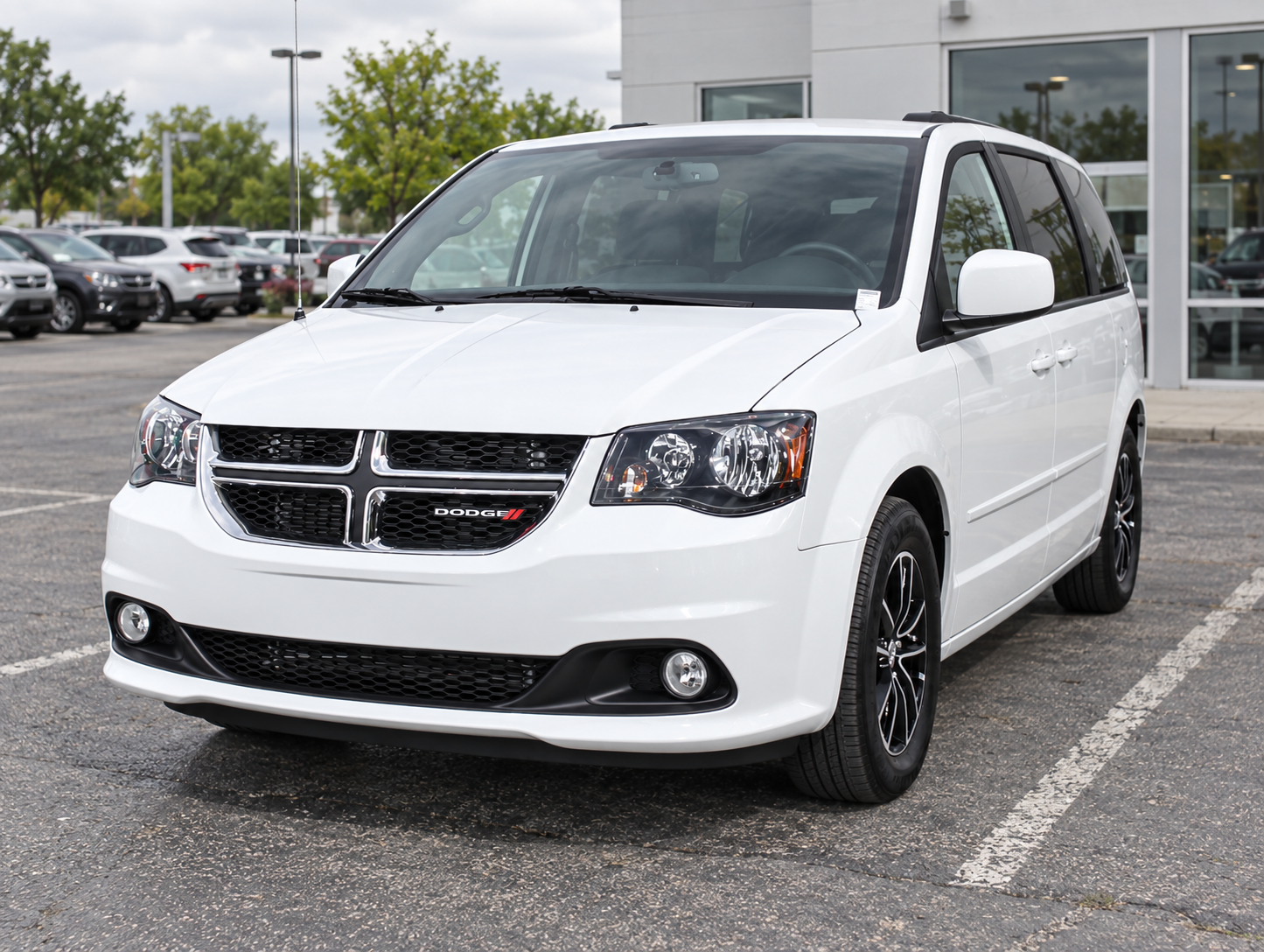 White 2017 Dodge Grand Caravan 3.6L SXT photo 1