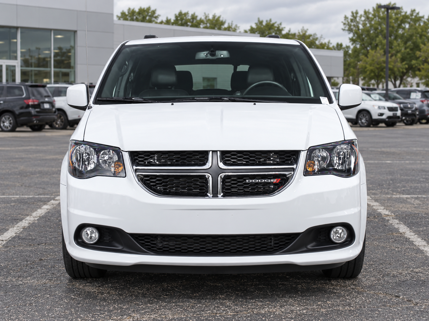 White 2017 Dodge Grand Caravan 3.6L SXT photo 3