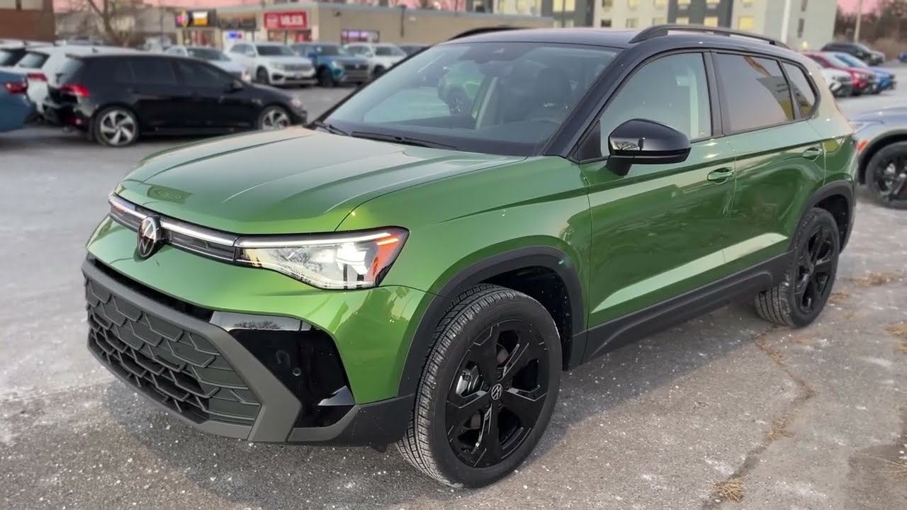 Green 2025 Volkswagen Taos SE Black Edition photo 2