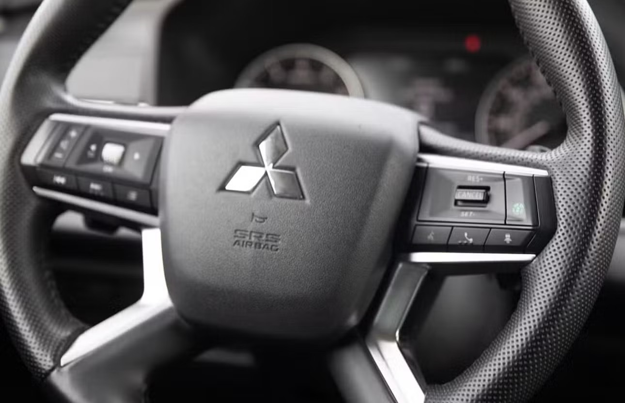 2024 Mitsubishi Outlander SE photo 13