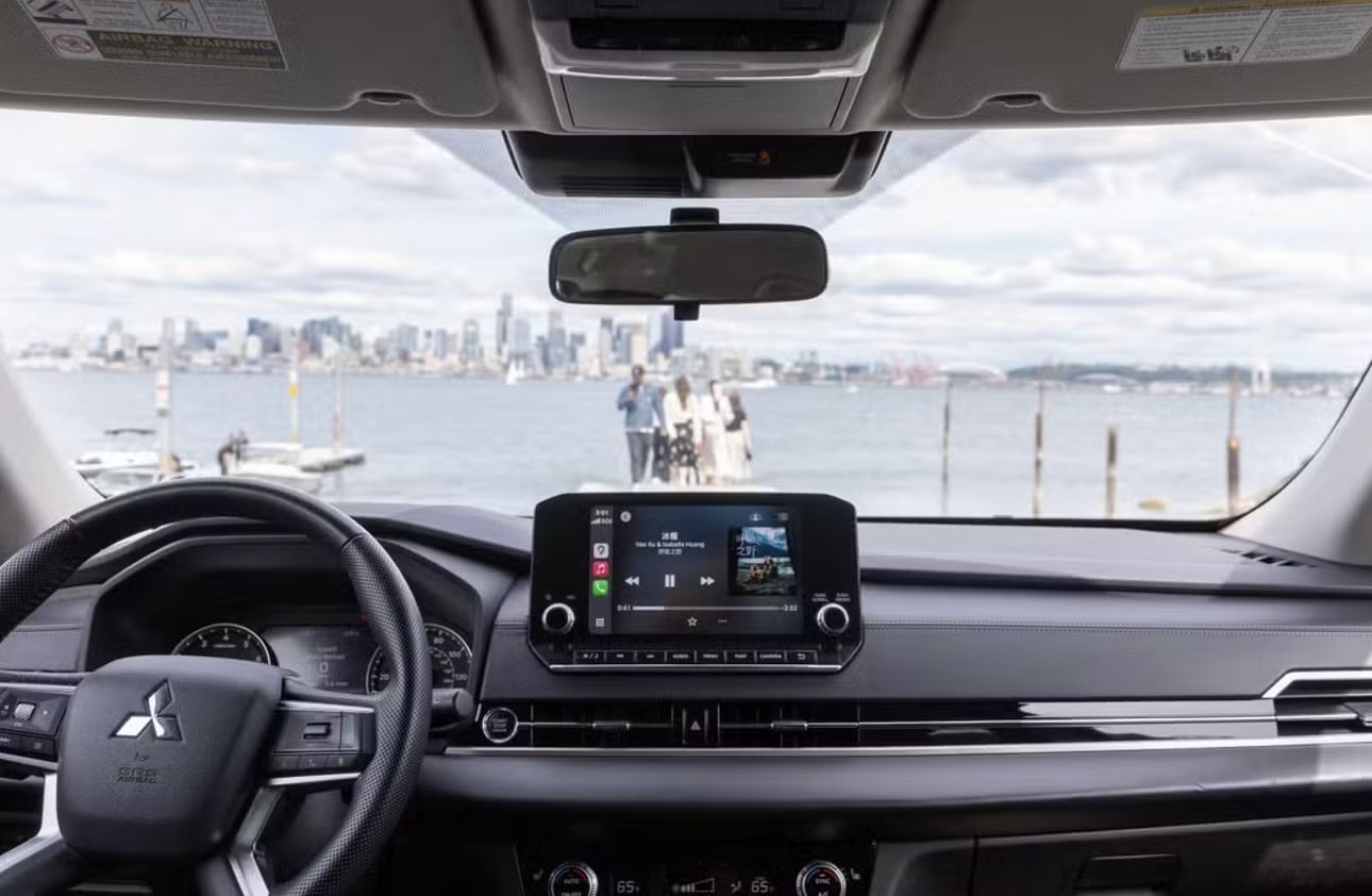 2024 Mitsubishi Outlander SE photo 7
