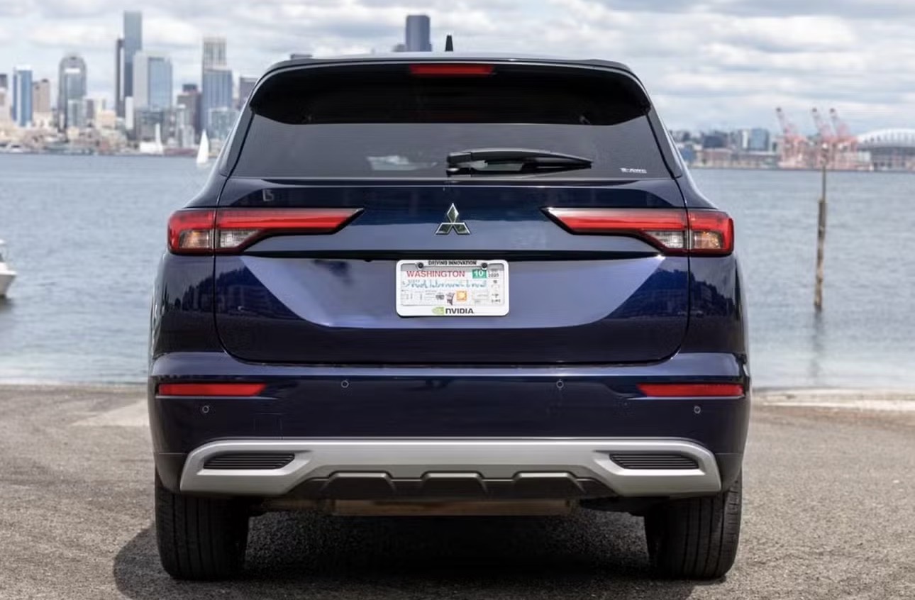2024 Mitsubishi Outlander SE photo 4