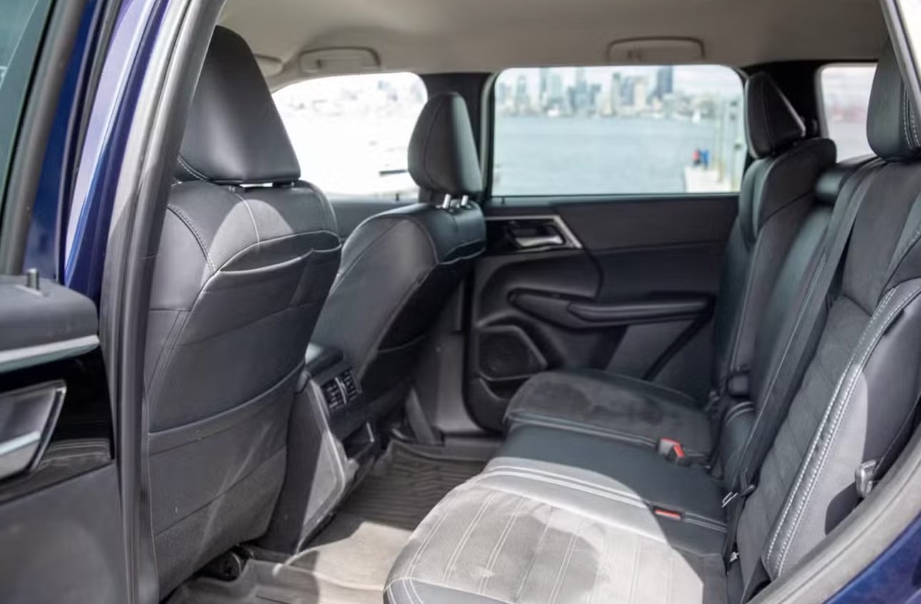 2024 Mitsubishi Outlander SE photo 11