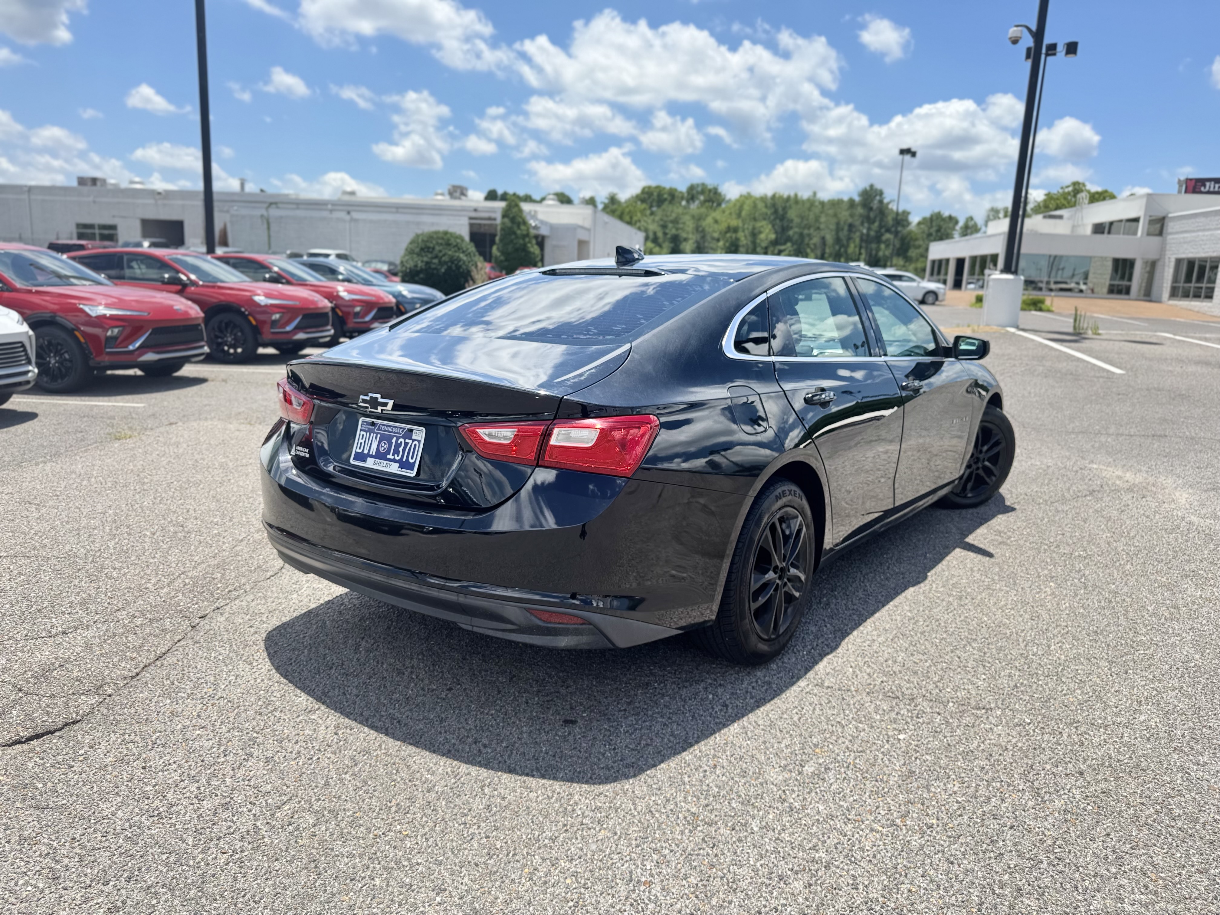 2018 Chevrolet Malibu LT photo 2