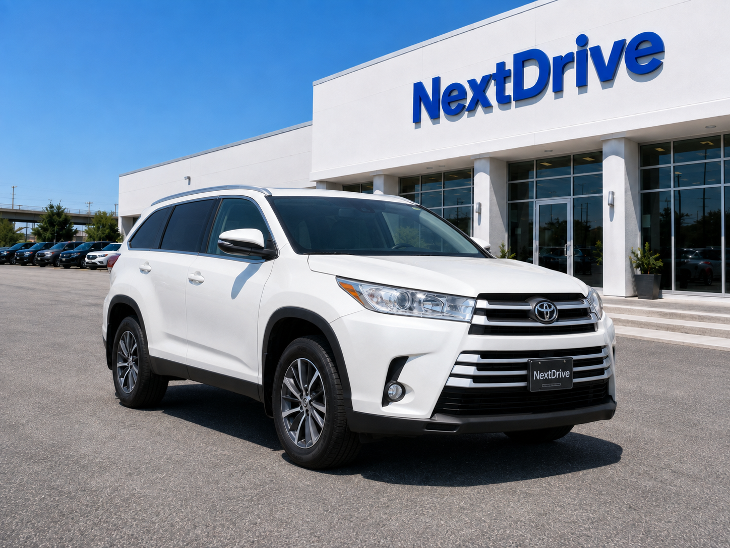 2019 White 2019 Toyota Highlander XLE — currently leased on contract
